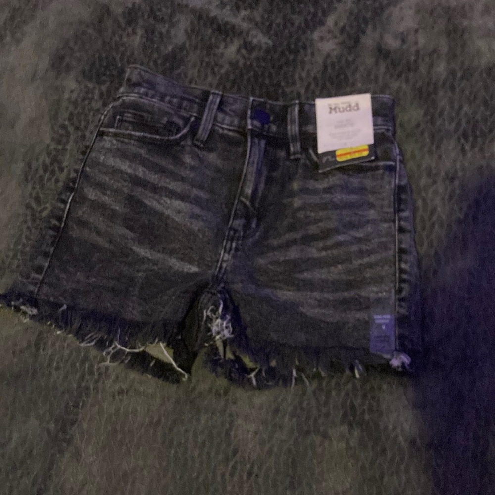 Black shorts, high rise